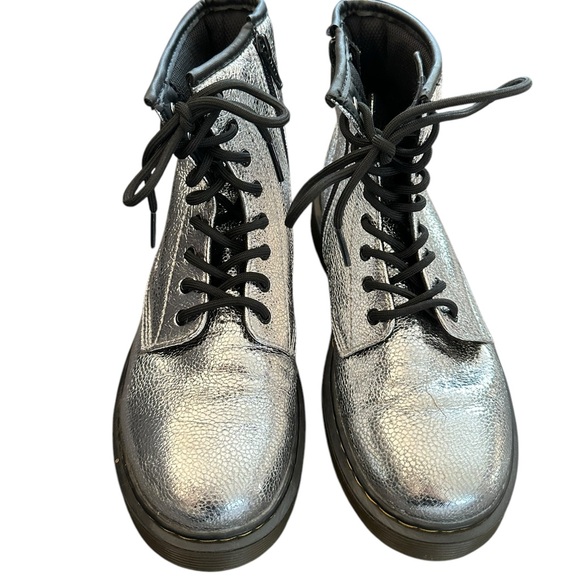 Dr. Doc Martens Silver Disco Crinkle Crackle Lace Up Boots 1460 J 4 5 NEW - Picture 2 of 13